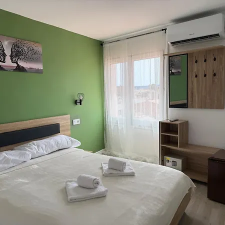 Nou Roser فندق L' Escala