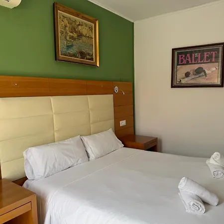 Nou Roser فندق L' Escala