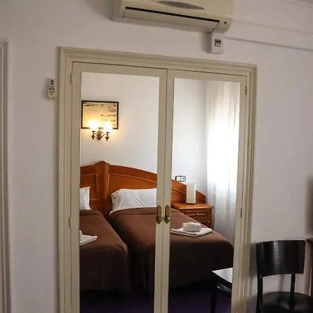 Nou Roser Hotel *